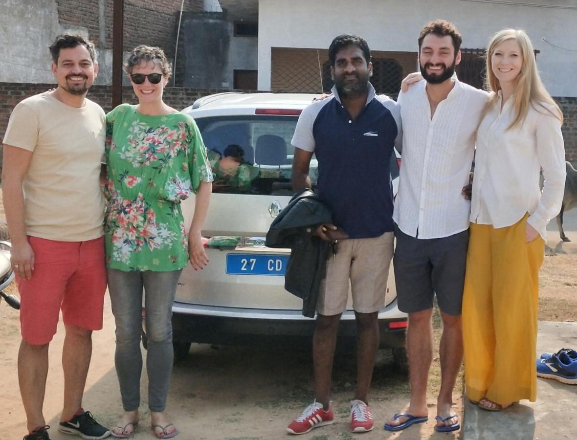 Mini Homestay Khajuraho Bagian luar foto