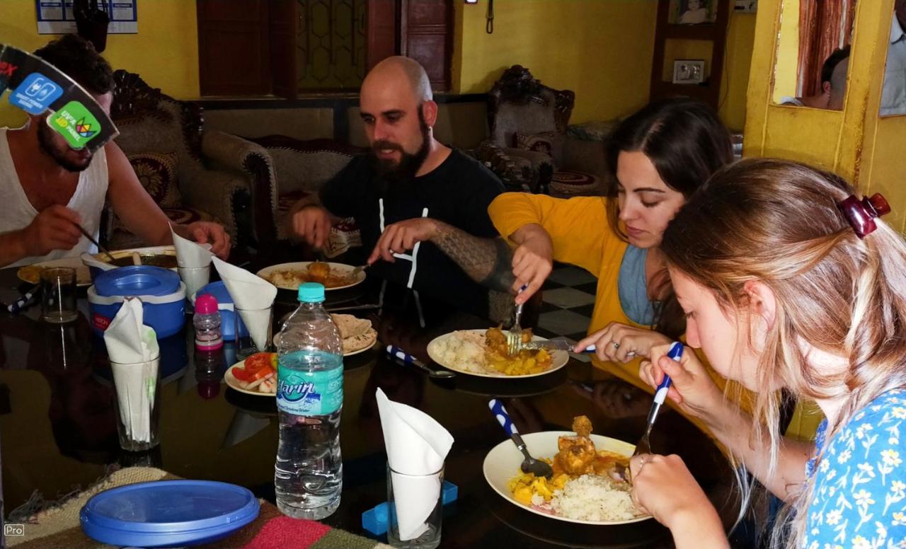 Mini Homestay Khajuraho Bagian luar foto