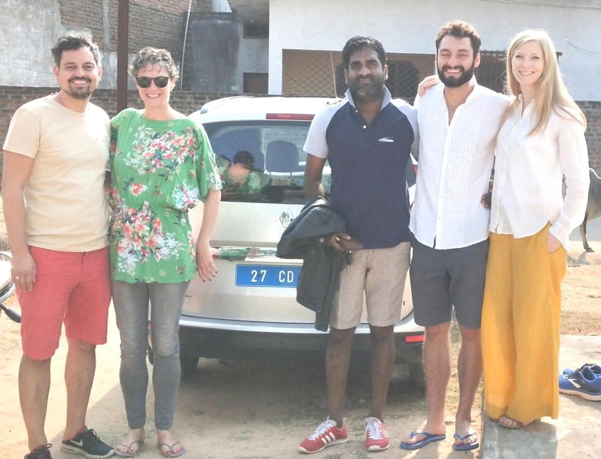 Mini Homestay Khajuraho Bagian luar foto